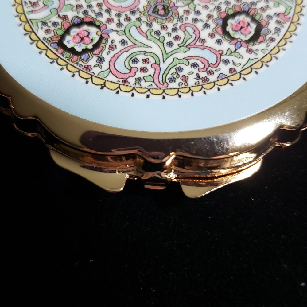 Compact Refillable Powder Mirror - Picture 7 of 7